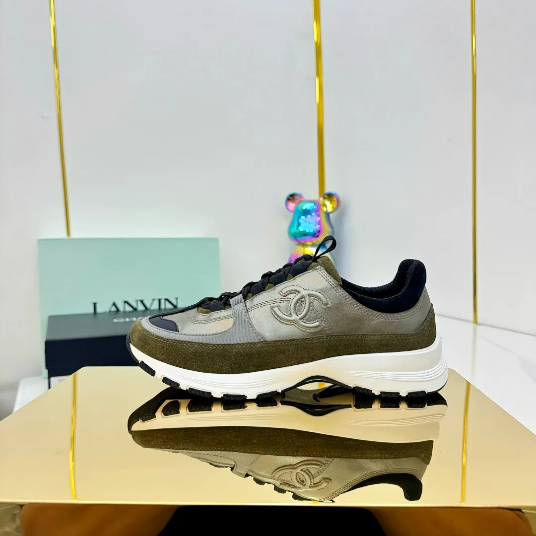 👟👟Ex-factory price 600👟👟High quality! ! ! CHANEL Chanel 25A latest thick-soled casual sports shoes. The counter is synchronized. The counter is very popular. It is a shoe that is very difficult to buy. The most popular thick-soled casual shoes on the Internet. As you can imagine, the most popular thick-soled casual shoes can not be missed. It has both good looks and comfort. Simple and versatile. The thick sole increases the height and is super versatile. Whoever wears it will look better. Upper: cowhide stitching. Lining: breathable mesh. Outsole: TPU original outsole. Size: 35-41 👉